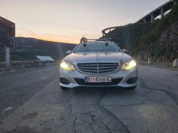 Mercedes-Benz E 220