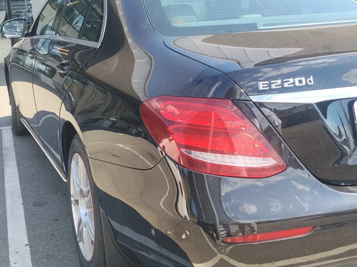 E220d originalni logotip za prtljažnik automobila Mercedes-Benz E220d