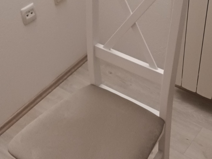 Novo, nekorišteno! 4 stolice