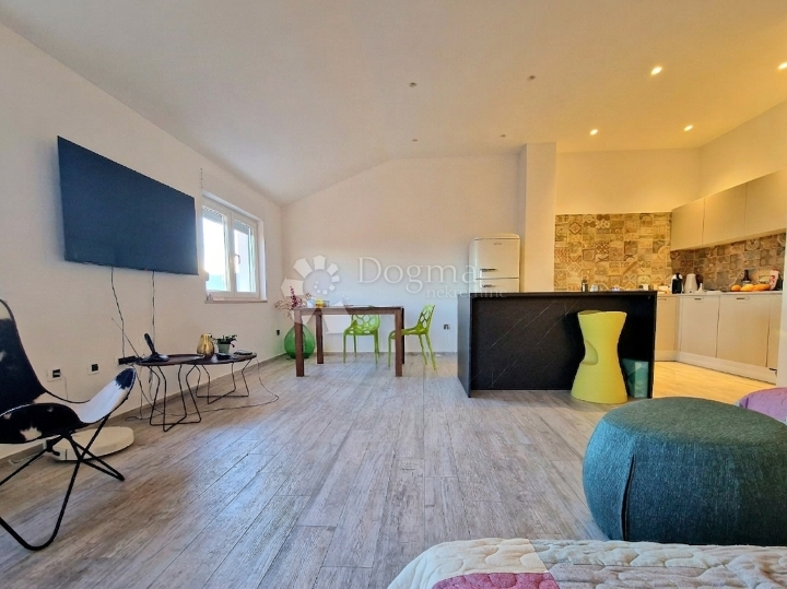 Srdoči – 81,65 m², pogled na Kvarner, 2 parkinga