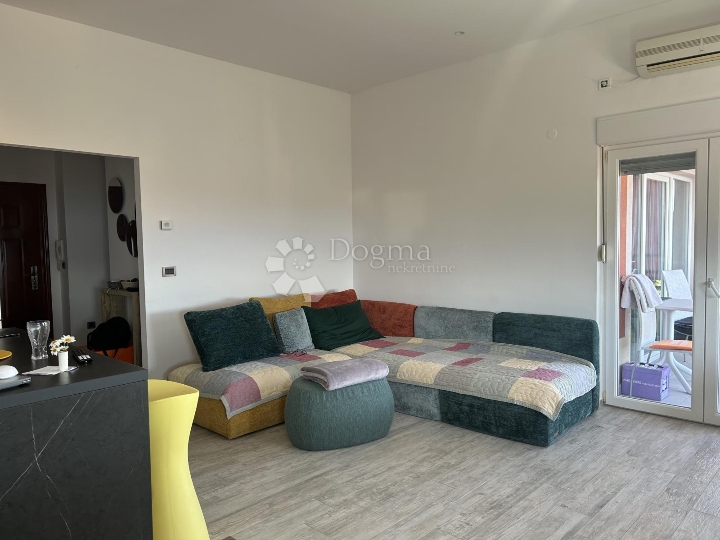 Srdoči – 81,65 m², pogled na Kvarner, 2 parkinga