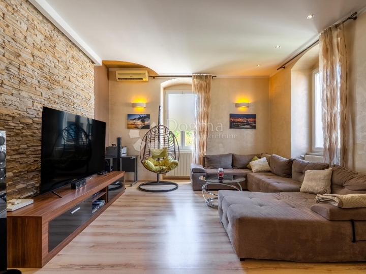 Centar – 108 m², moderan 3S+DB s parkingom