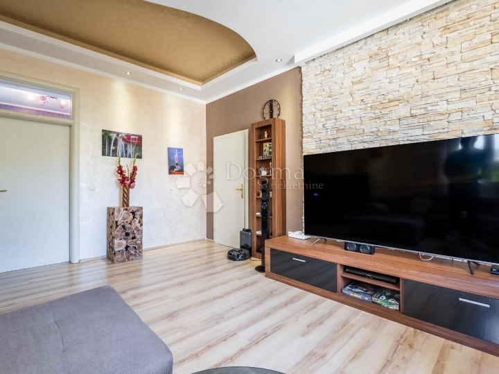 Centar – 108 m², moderan 3S+DB s parkingom