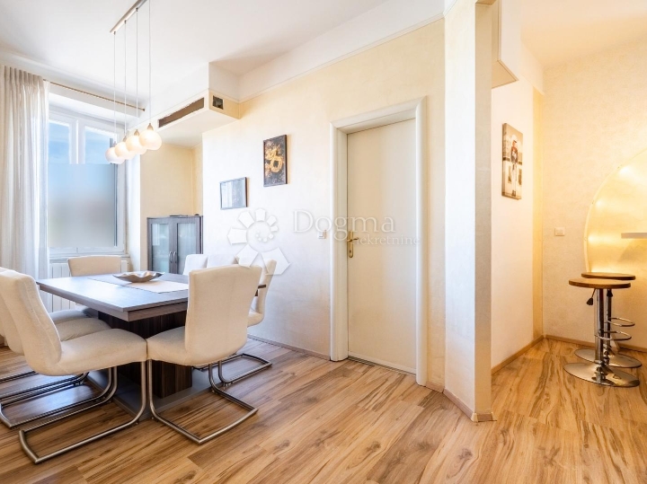 Centar – 108 m², moderan 3S+DB s parkingom