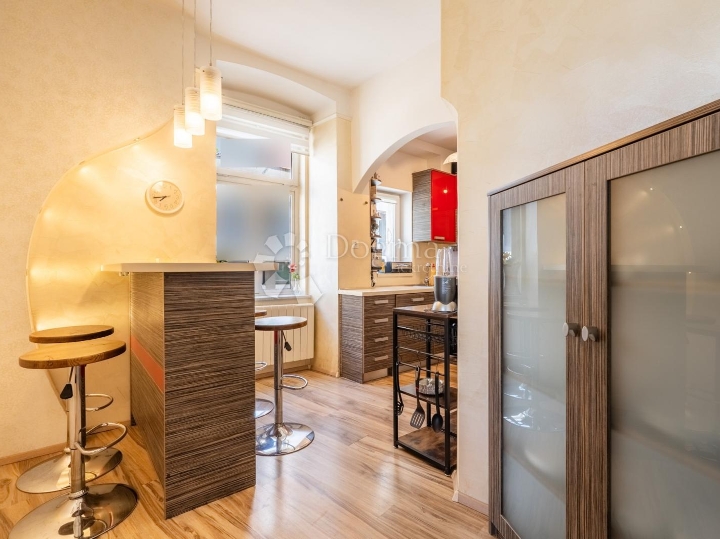Centar – 108 m², moderan 3S+DB s parkingom