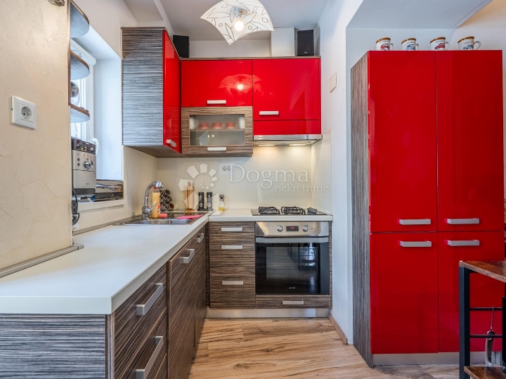 Centar – 108 m², moderan 3S+DB s parkingom