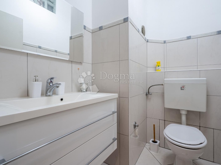 Centar – 108 m², moderan 3S+DB s parkingom