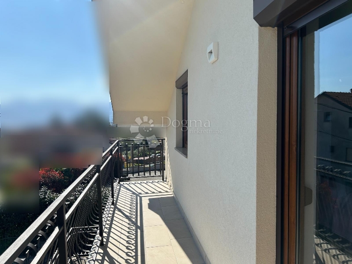 Srdoči – 3S+DB, etaža kuće, pogled more, balkon
