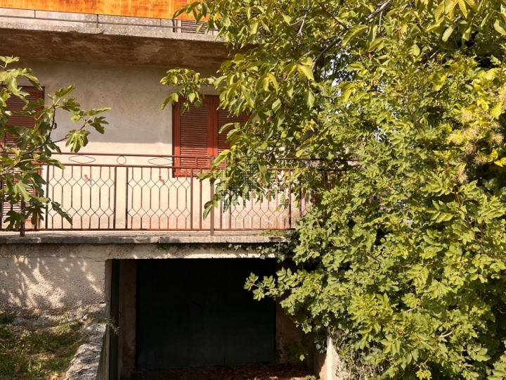 Labin - kuća za adaptaciju u centru grada