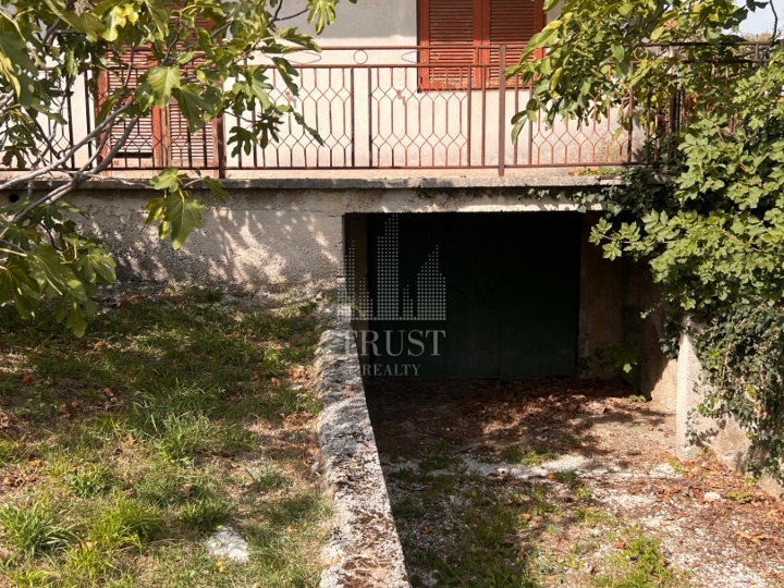 Labin - kuća za adaptaciju u centru grada