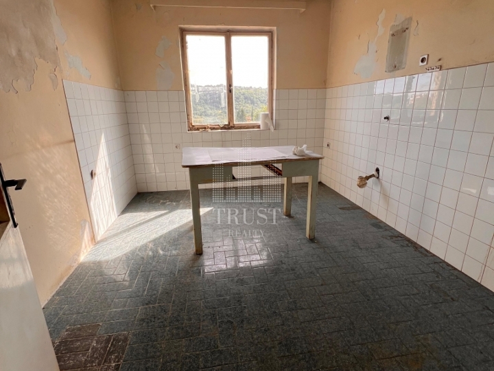 Labin - kuća za adaptaciju u centru grada