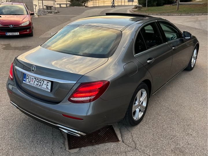  Mercedes-Benz E 220 d