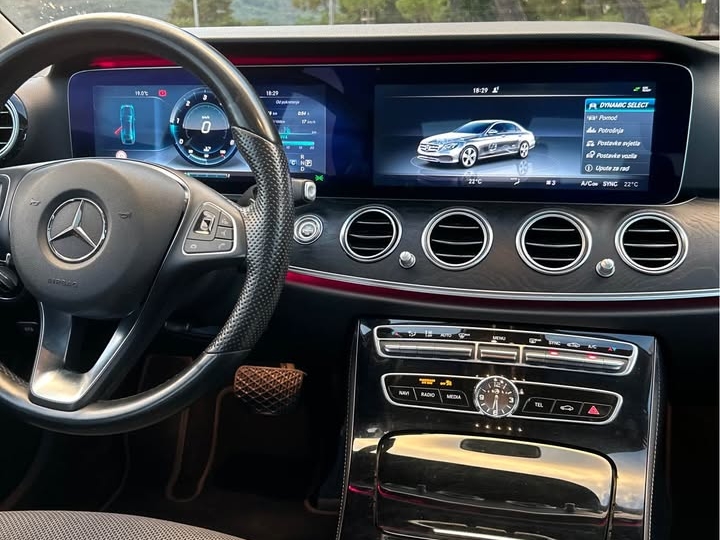  Mercedes-Benz E 220 d