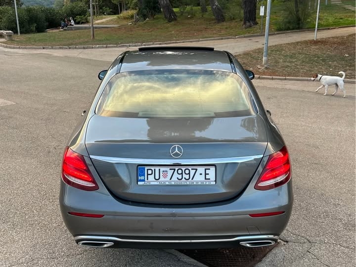  Mercedes-Benz E 220 d