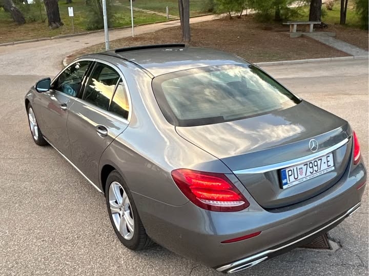  Mercedes-Benz E 220 d