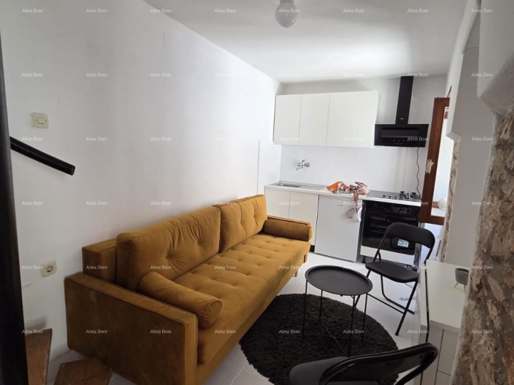 Prodaje se renovirana kamena kuća, u centru grada Vodnjana
