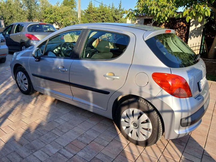 Peugeot 207