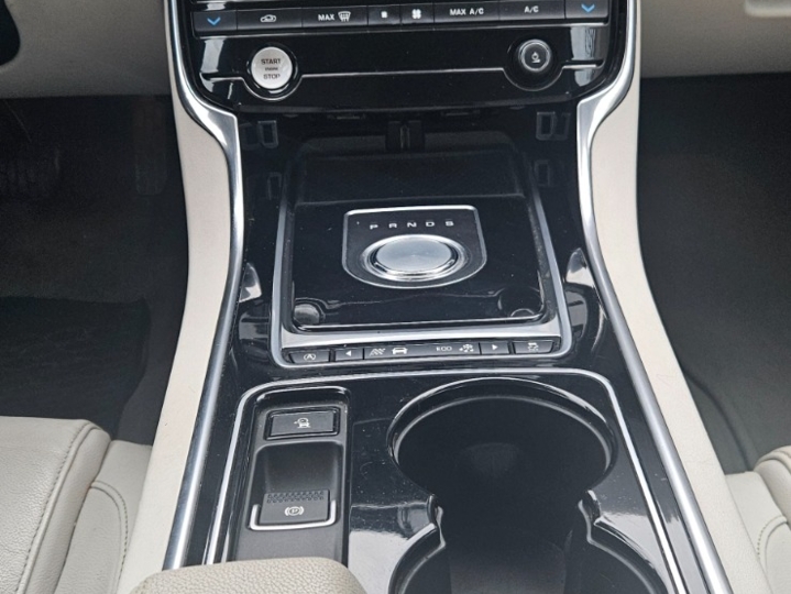 Jaguar XE 20 D automatik prodajem ili mijenjam