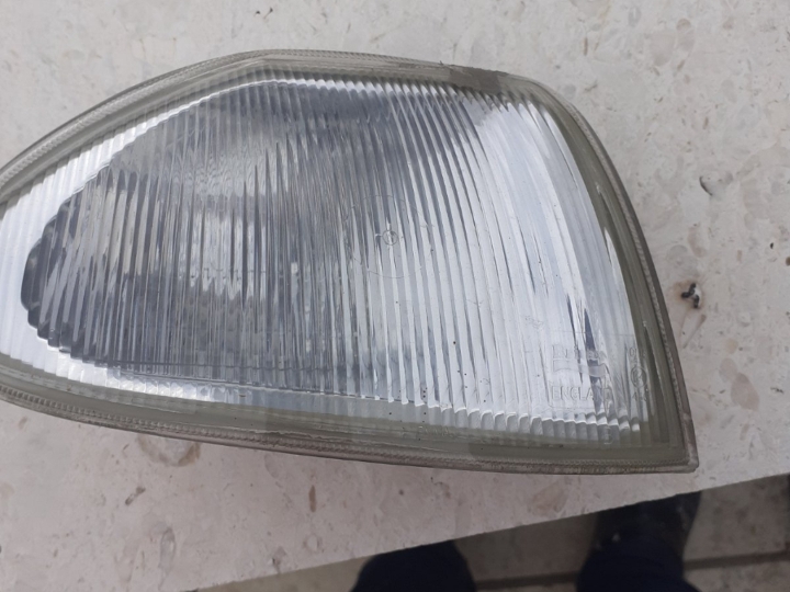 Opel Astra F; prednji žmigavac