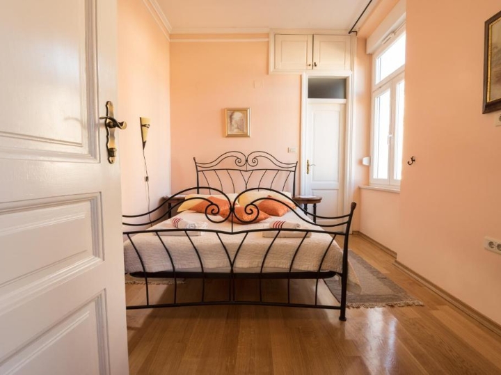 Opatija, stan do mora s balkonom, strogi centar, za najam