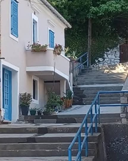 Bakar, kuća 160 m2, 20 m od mora