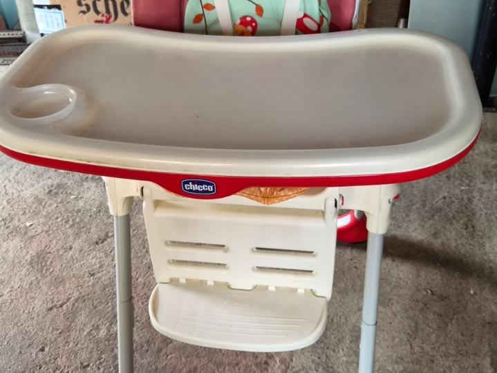 Poklanja se hranilica Chicco