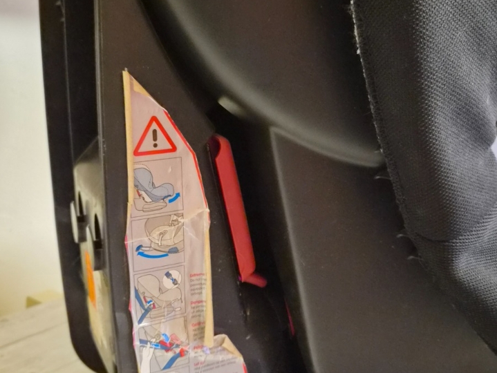 Poklanja se auto sjedalica