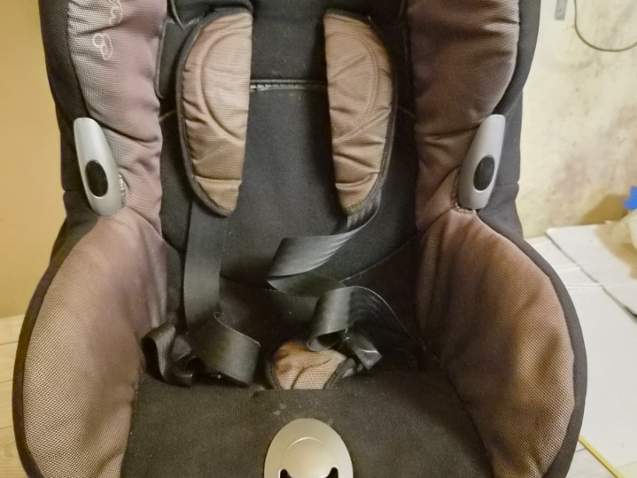 Poklanja se auto sjedalica