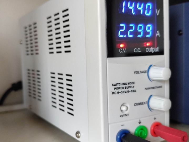 Ispravljač napona i struje 30V-10A