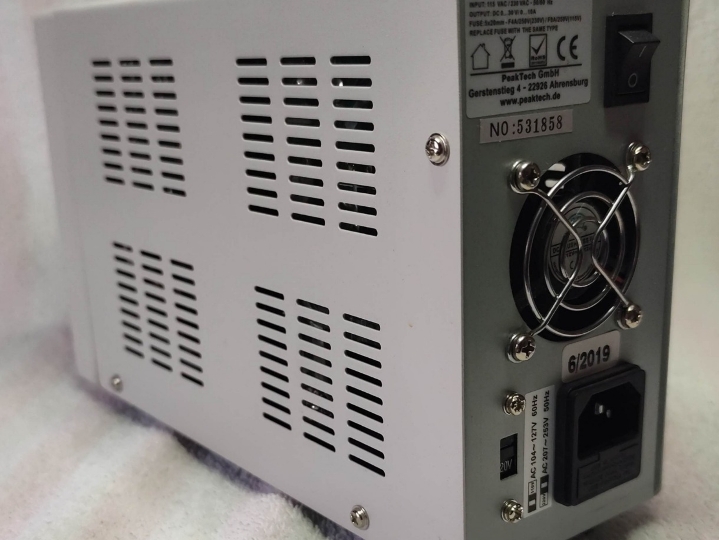 Laboratorijski izvor napona i struje 30V-10A