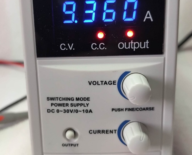 Laboratorijski izvor napona i struje 30V-10A