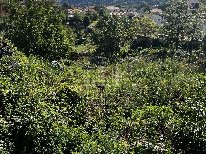 Kastav - građevinsko zemljište s dozvolom i pogledom