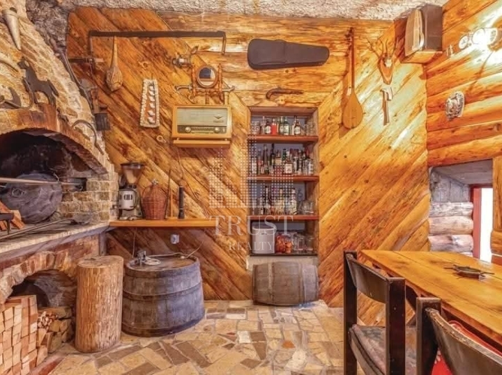 Križišće, Kraljevica, kuća s bazenom