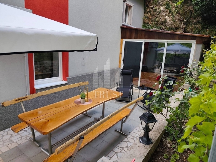 Križišće, Kraljevica, kuća s bazenom