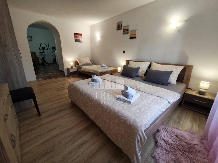 Križišće, Kraljevica, kuća s bazenom