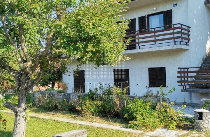 Podhum, Grobnik