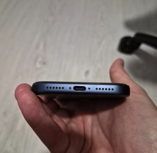 IPhone 17 Pro Max 256 GB – Deep Blue + dodatna oprema