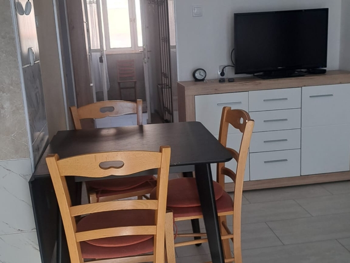 Dugoročno iznajmljujem stan na Zametu