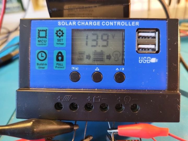 Punjač za akumulatore solarnog sustava