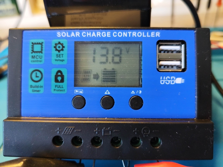 Punjač za akumulatore solarnog sustava