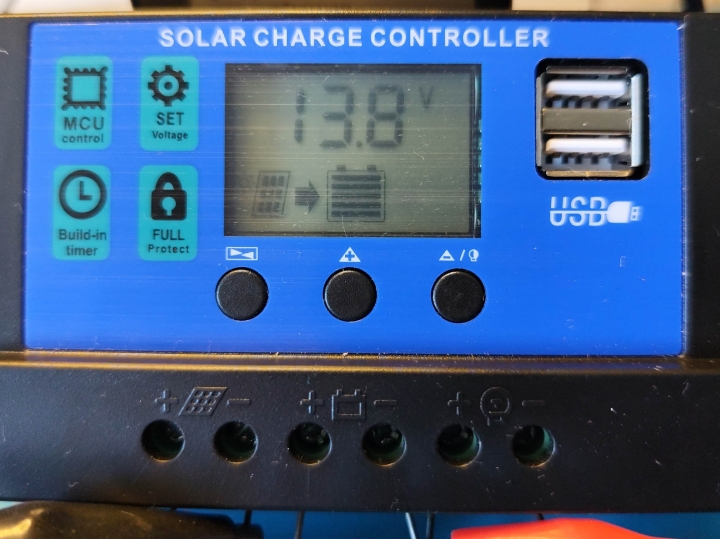 Punjač za akumulatore solarnog sustava