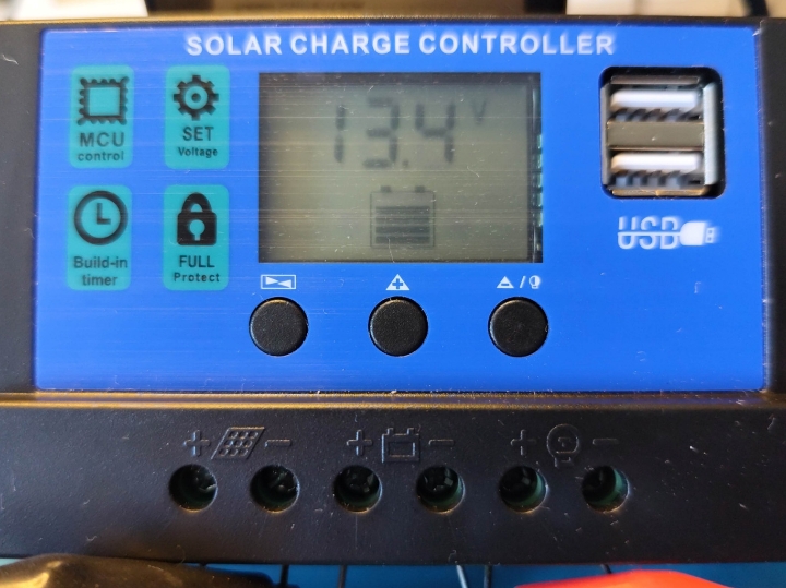 Punjač za akumulatore solarnog sustava