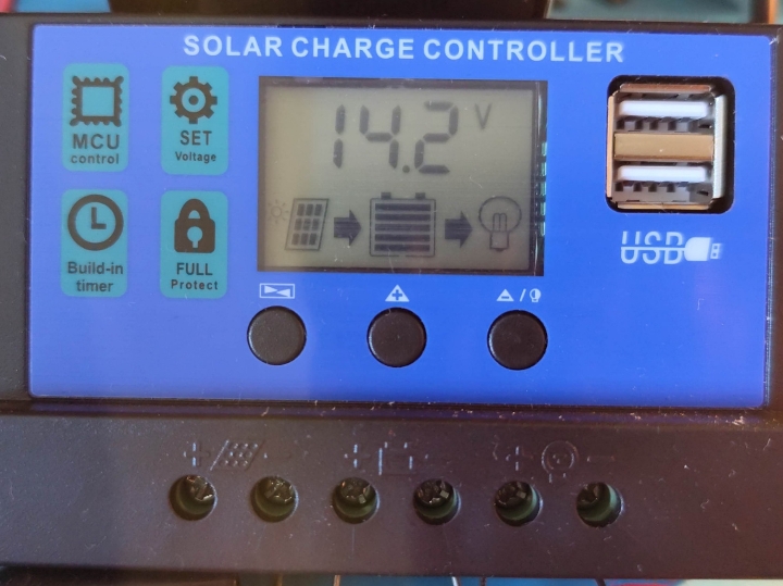 Punjač za akumulatore solarnog sustava