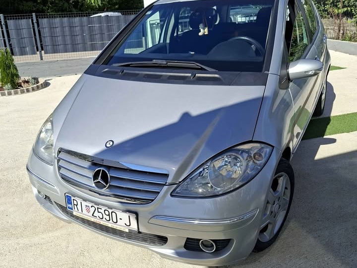 Mercedes A200