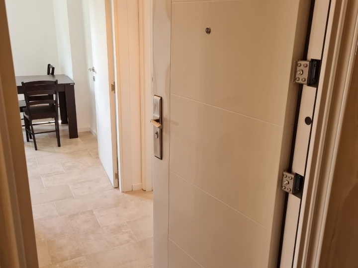 Renoviran stan 30 m2 s lođom kod kampusa, Svačićeva