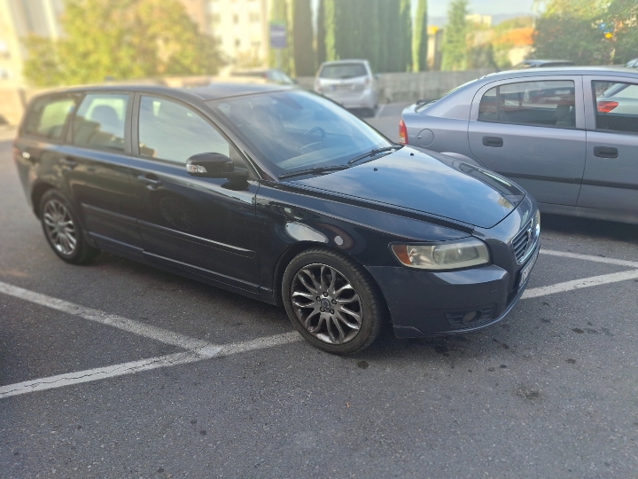 Prodajem Volvo V 50, u voznom stanju