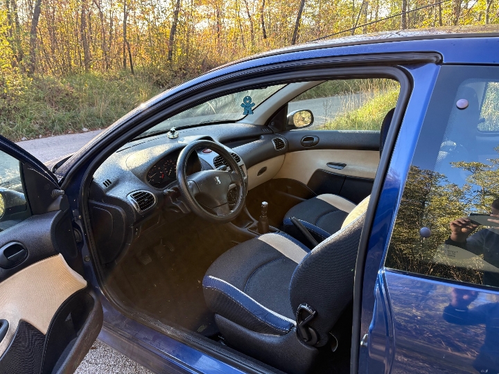 Peugeot 206, 1.1