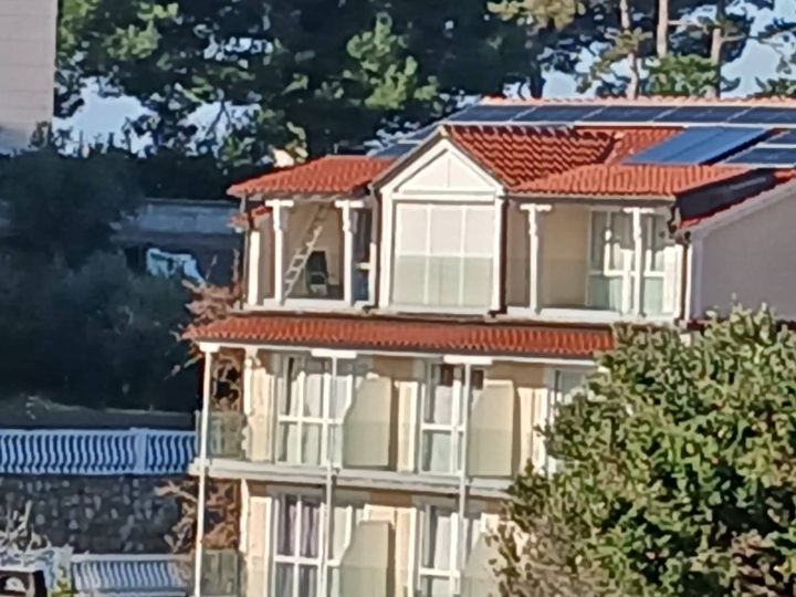 Prodajem drvene grede za nadstrešnice i crijep