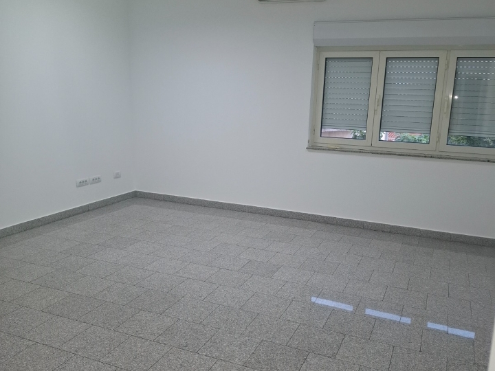 Iznajmljujem poslovni prostor na Drenovi