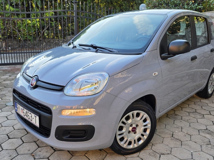 Fiat Panda 1.0 Hybrid * 2022 .god *
